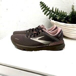 Brooks Adrenaline GTS 22 Women’s Supportive Running Shoes